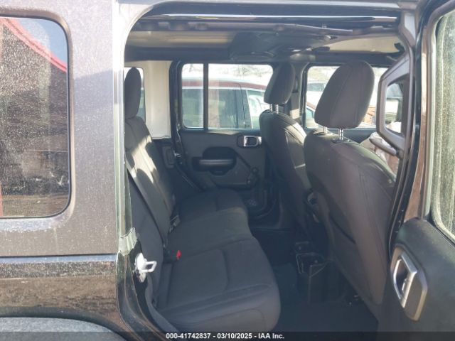 1C4HJXDG9JW172686 Jeep Wrangler Unlimited Sport 4x4