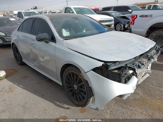 W1K3G4EB9MJ269341 Mercedes-Benz m260