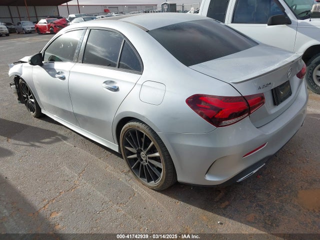 W1K3G4EB9MJ269341 Mercedes-Benz m260