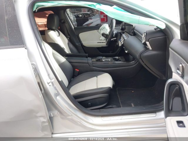 2021 MERCEDES-BENZ A 220 W1K3G4EB9MJ269341 Photo 4