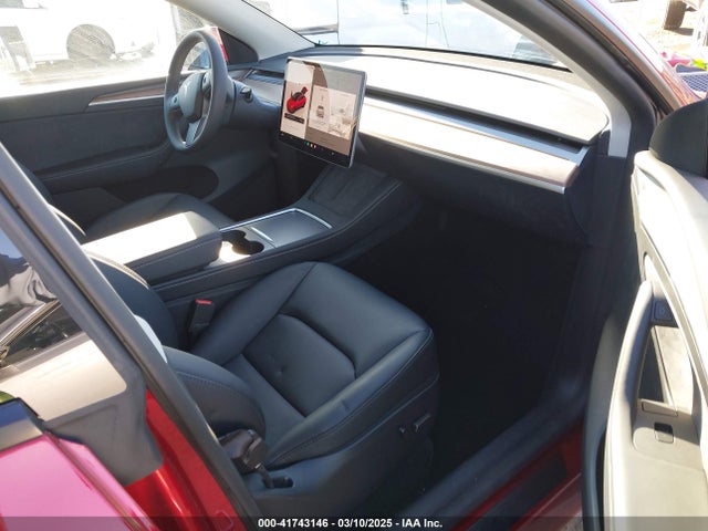 2025 TESLA MODEL Y 7SAYGDED8SF223993 Photo 4