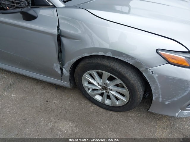 4T1C11AK5MU464010 Toyota CAMRY LE