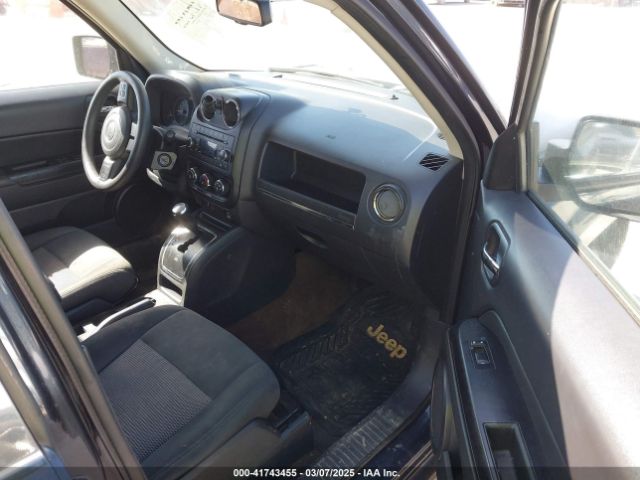 1C4NJPBB6GD528851 Jeep Patriot Sport