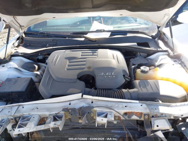 2015 CHRYSLER 300 2C3CCABG8FH838306 Photo 9