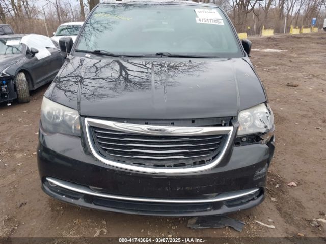 2C4RC1HG2ER132454 Chrysler Town & Country S
