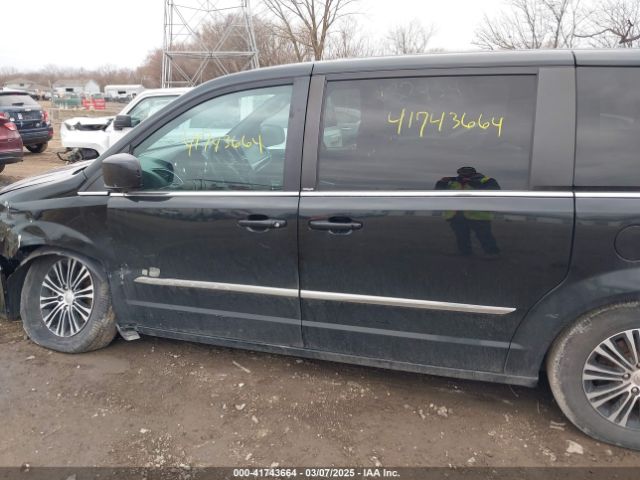2C4RC1HG2ER132454 Chrysler Town & Country S