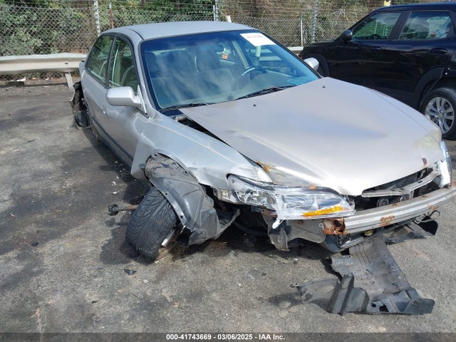1998 Honda Accord Lx მანქანა იყიდება აუქციონზე, vin: 1HGCG5640WA258278, აუქციონის ნომერი: 41743669