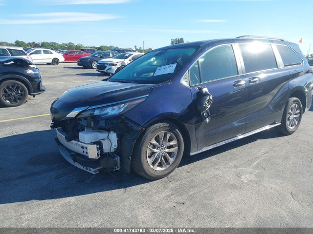 5TDJSKFC6PS099555 Toyota SIENNA XLE