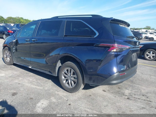 5TDJSKFC6PS099555 Toyota SIENNA XLE