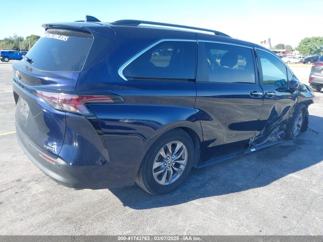 5TDJSKFC6PS099555 Toyota SIENNA XLE