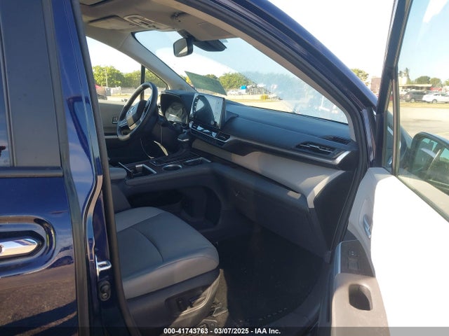 5TDJSKFC6PS099555 Toyota SIENNA XLE
