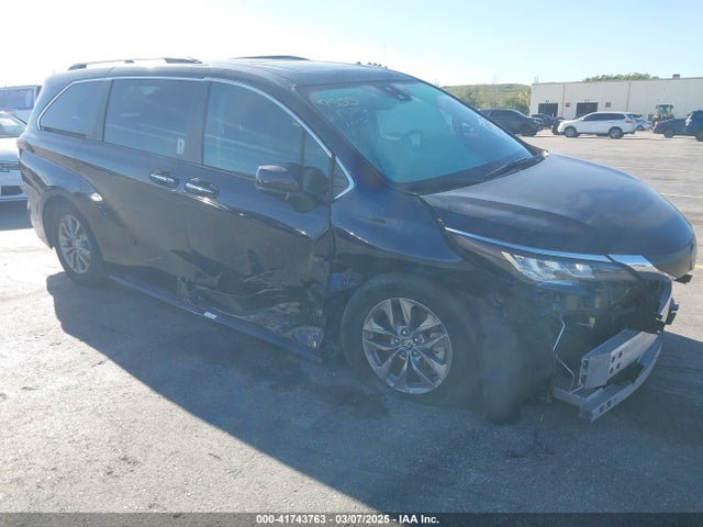5TDJSKFC6PS099555 Toyota SIENNA XLE
