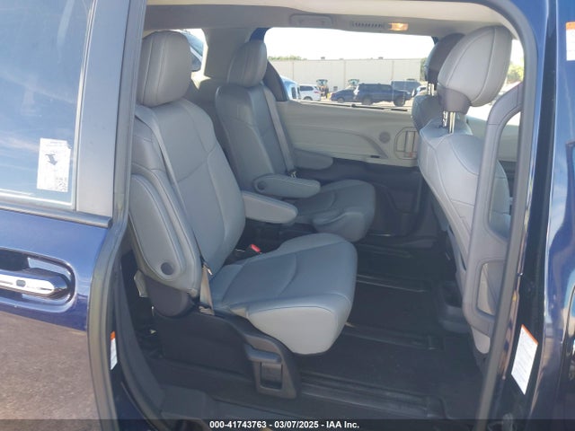 5TDJSKFC6PS099555 Toyota SIENNA XLE