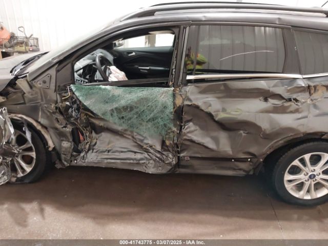 1FMCU9GD6HUC79257 Ford ESCAPE SE