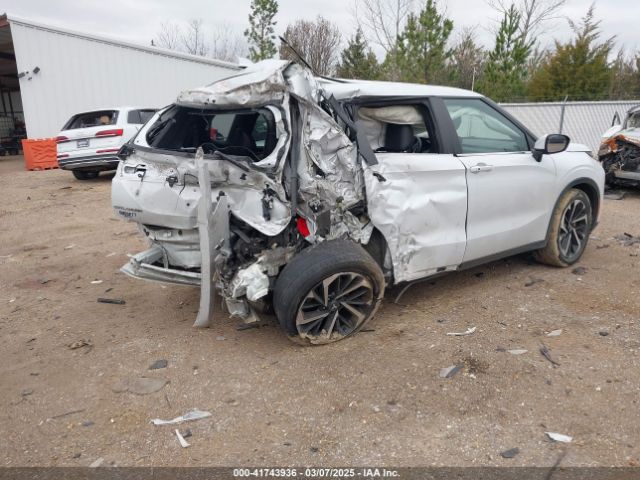 2022 MITSUBISHI OUTLANDER JA4J3UA81NZ027230 Photo 3