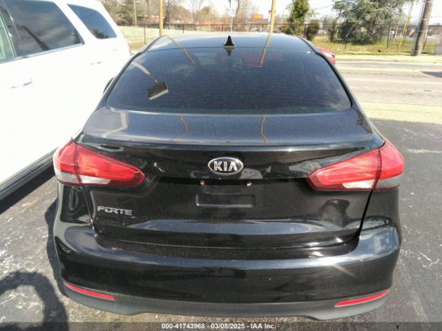 3KPFK4A7XJE239572 KIA FORTE LX