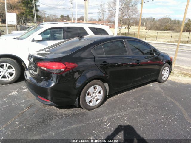 3KPFK4A7XJE239572 KIA FORTE LX