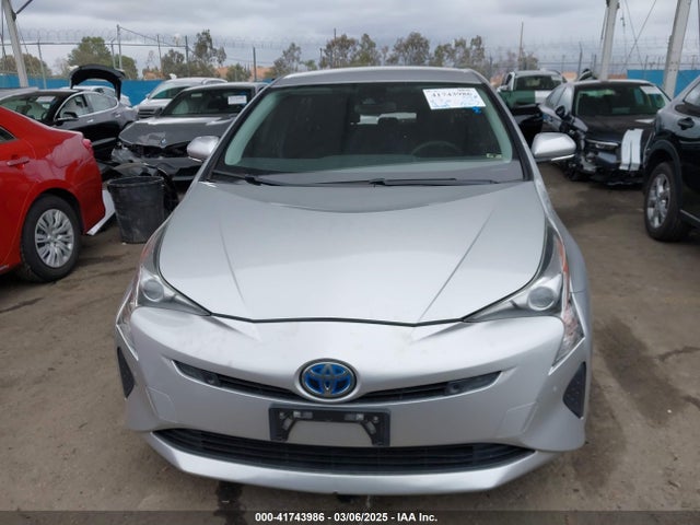 JTDKBRFUXH3578831 Toyota Prius Two