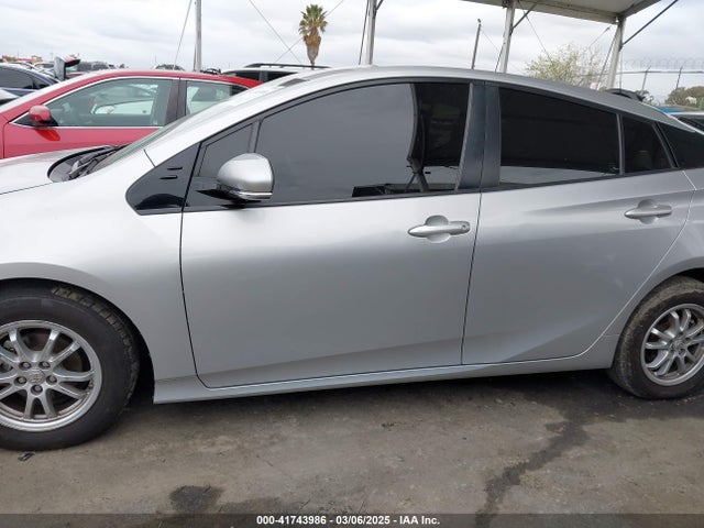 JTDKBRFUXH3578831 Toyota Prius Two