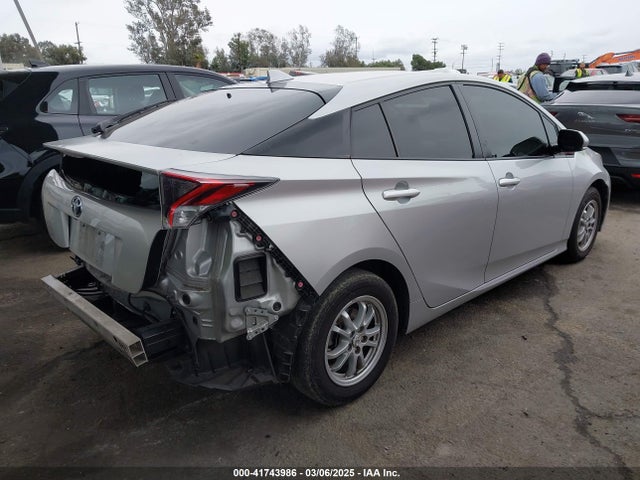 JTDKBRFUXH3578831 Toyota Prius Two