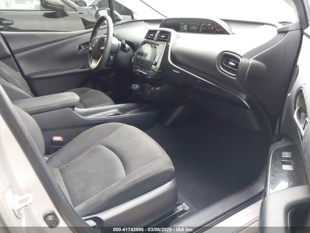 JTDKBRFUXH3578831 Toyota Prius Two