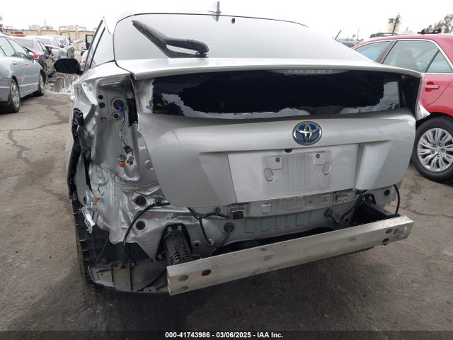 JTDKBRFUXH3578831 Toyota Prius Two