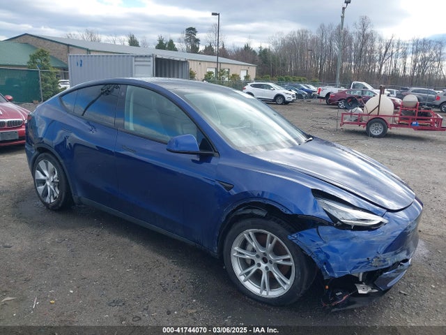 2021 TESLA MODEL Y 5YJYGDEE2MF099924 Photo 0