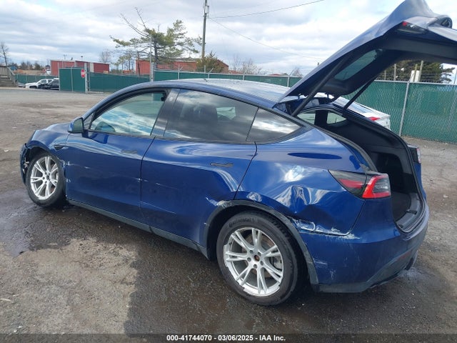 2021 TESLA MODEL Y 5YJYGDEE2MF099924 Photo 2