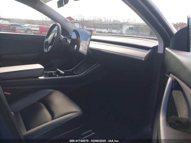 2021 TESLA MODEL Y 5YJYGDEE2MF099924 Photo 4