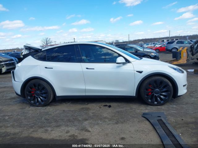 7SAYGDEFXPF916976 Tesla Model Y Performance Dual Motor All-wheel Drive