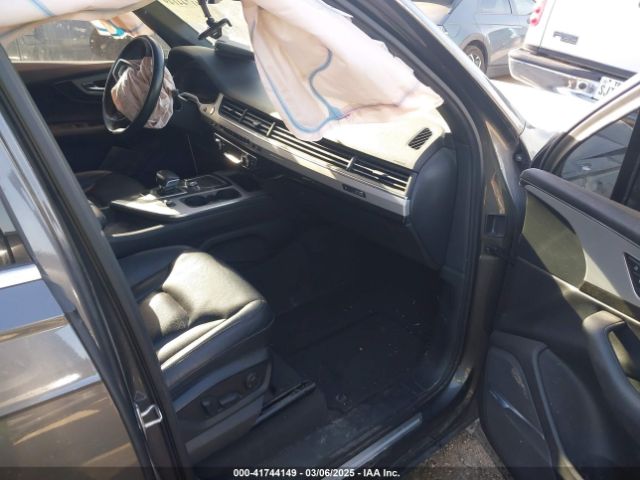 WA1LHAF74JD043034 Audi Q7 2.0t Premium