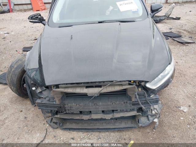 3FA6P0H96GR327785 Ford FUSION SE