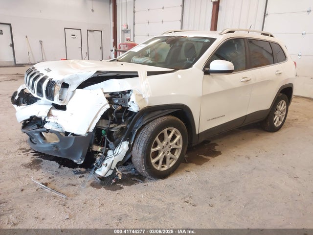 1C4PJLCB2GW363756 Jeep Cherokee Latitude