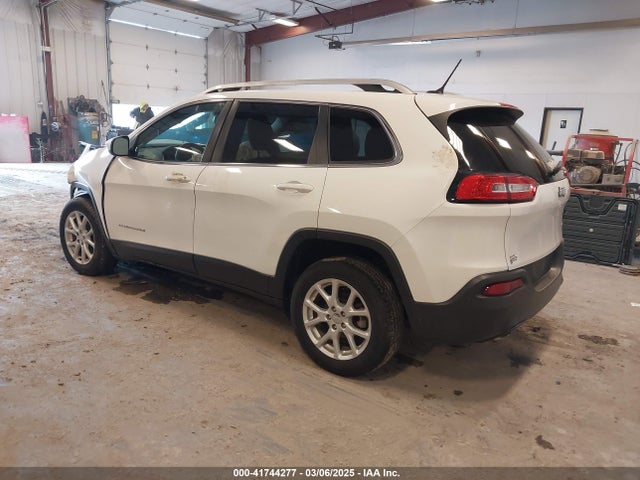 1C4PJLCB2GW363756 Jeep Cherokee Latitude