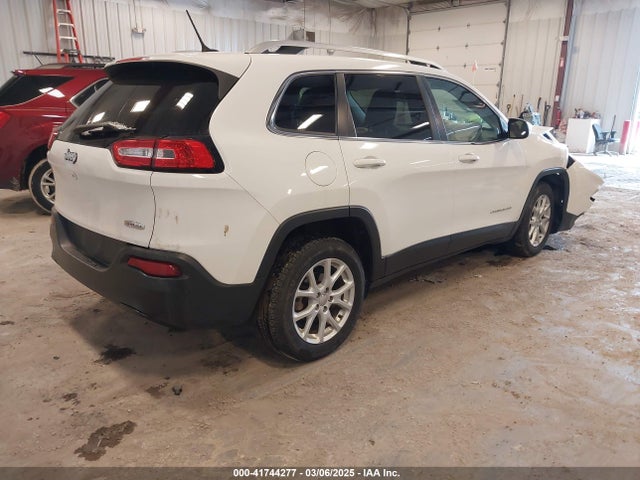 1C4PJLCB2GW363756 Jeep Cherokee Latitude