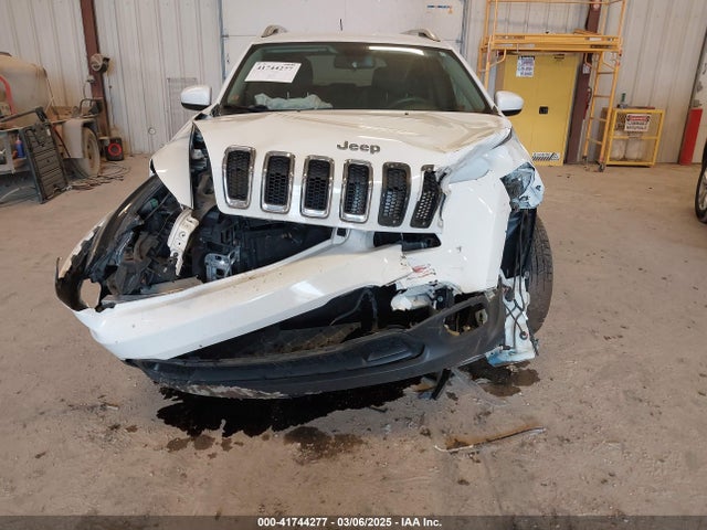 1C4PJLCB2GW363756 Jeep Cherokee Latitude
