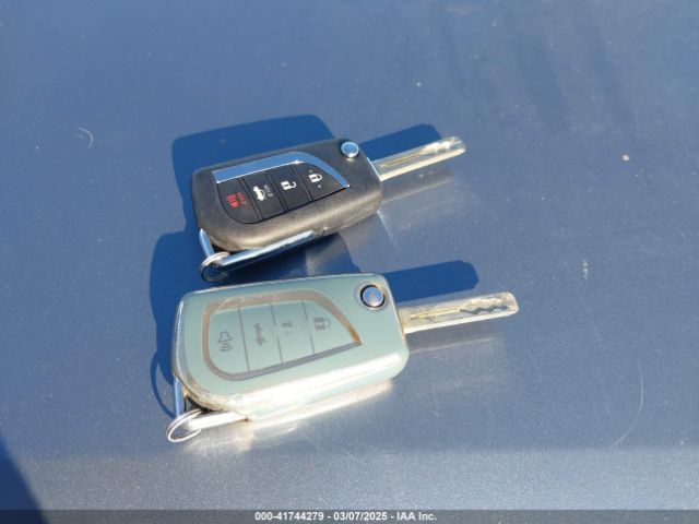 JTDEPRAE9LJ082163 Toyota COROLLA LE