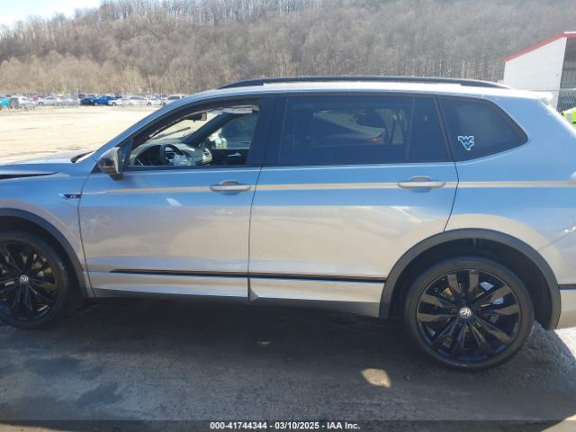 3VV2B7AX5MM113633 Volkswagen Tiguan 2.0t Se/2.0t Se R-line Black/2.0t Sel
