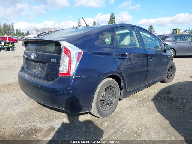 JTDKN3DU7F1872140 Toyota Prius Two