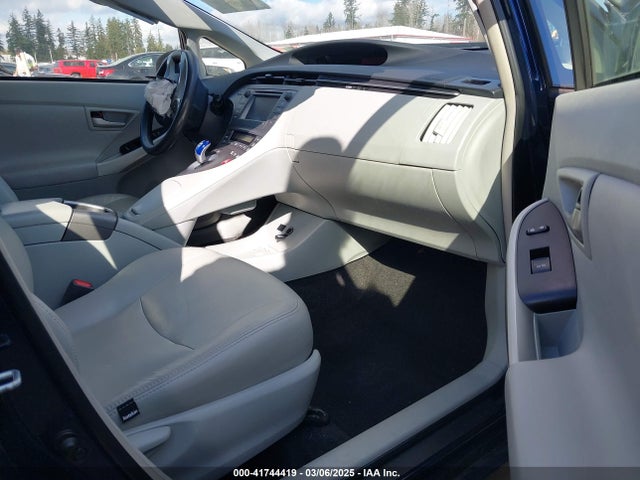 JTDKN3DU7F1872140 Toyota Prius Two