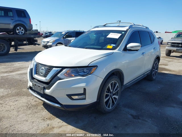 JN8AT2MV0HW250980 Nissan Rogue Sl