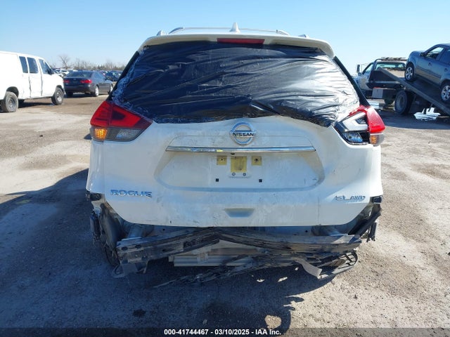 JN8AT2MV0HW250980 Nissan Rogue Sl