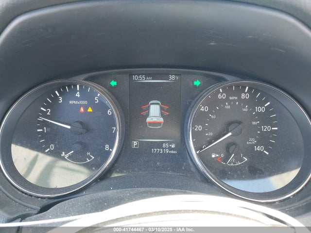 JN8AT2MV0HW250980 Nissan Rogue Sl