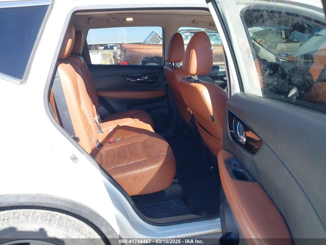 JN8AT2MV0HW250980 Nissan Rogue Sl