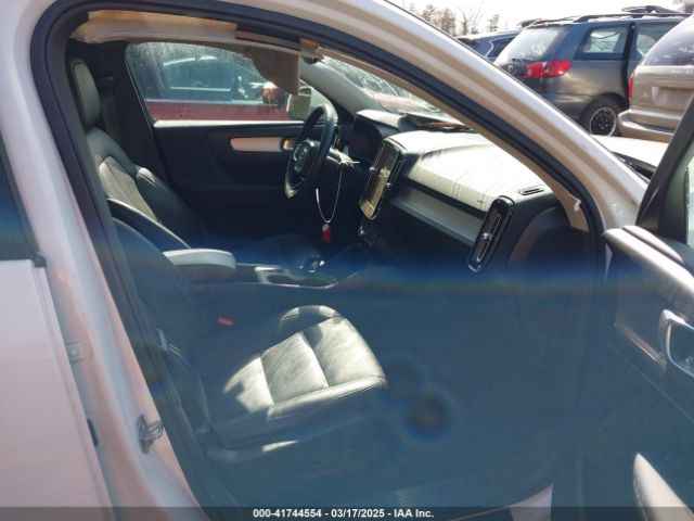 2019 VOLVO XC40 YV4AC2HK4K2130185 Photo 4
