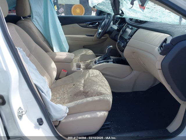 JN8AT2MT9KW267881 Nissan ROGUE SV