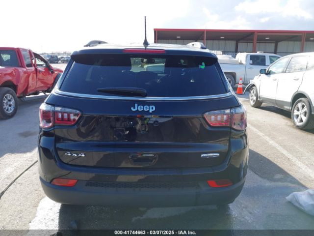 3C4NJDBB9NT210065 Jeep Compass Latitude 4x4