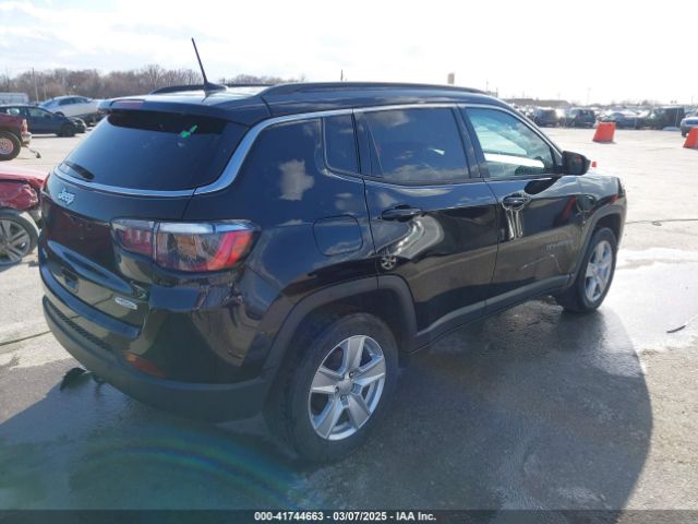 3C4NJDBB9NT210065 Jeep Compass Latitude 4x4