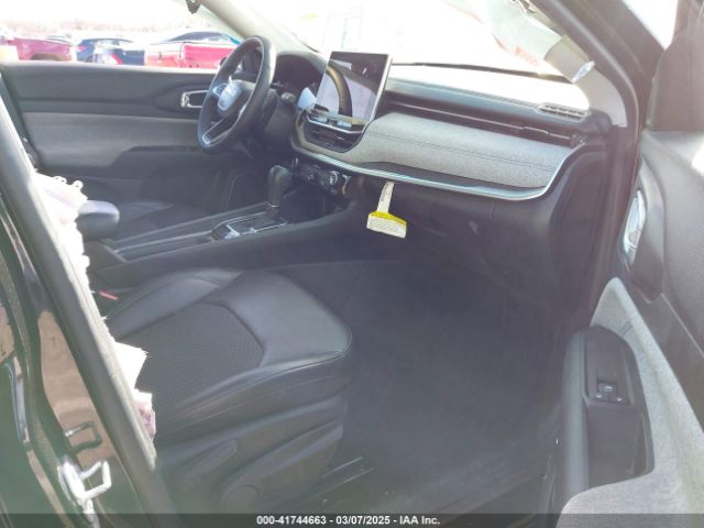 3C4NJDBB9NT210065 Jeep Compass Latitude 4x4