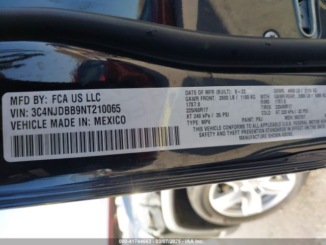3C4NJDBB9NT210065 Jeep Compass Latitude 4x4
